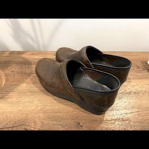 Dansko Women’s clogs professional-Antique brown